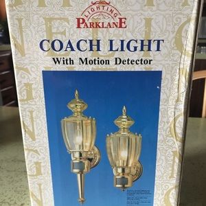 Coach light with motion detector